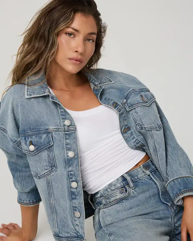Women‘s Vuori Vintage Oversized Denim Jacket